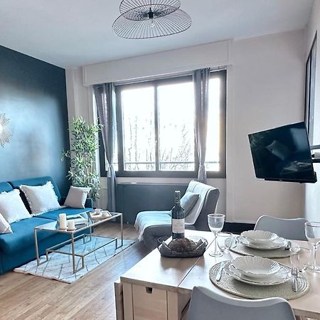 Stylish Apartment With A Balcony In Paris Exteriör bild