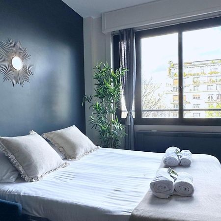 Stylish Apartment With A Balcony In Paris Exteriör bild