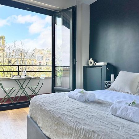 Stylish Apartment With A Balcony In Paris Exteriör bild