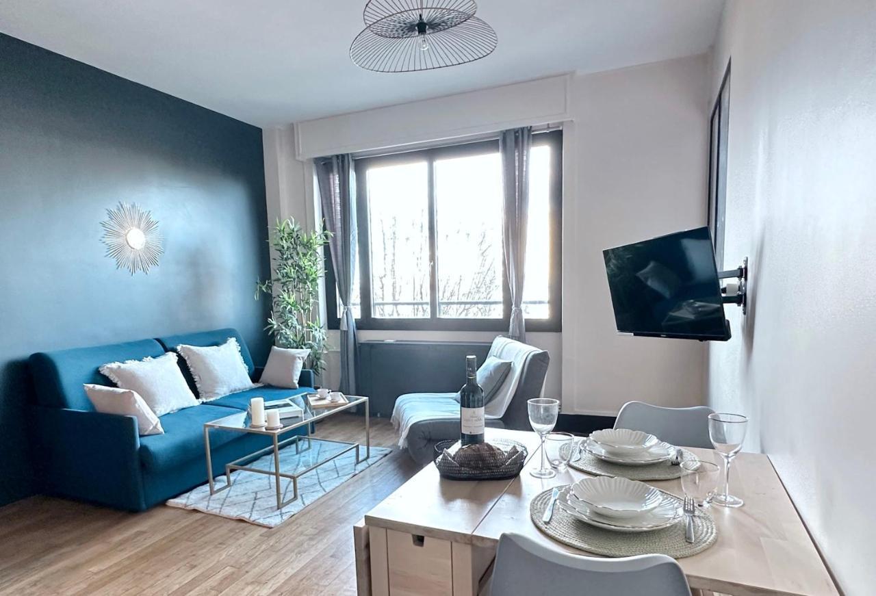 Stylish Apartment With A Balcony In Paris Exteriör bild