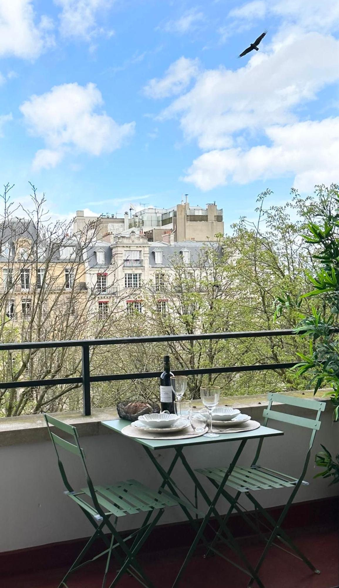 Stylish Apartment With A Balcony In Paris Exteriör bild