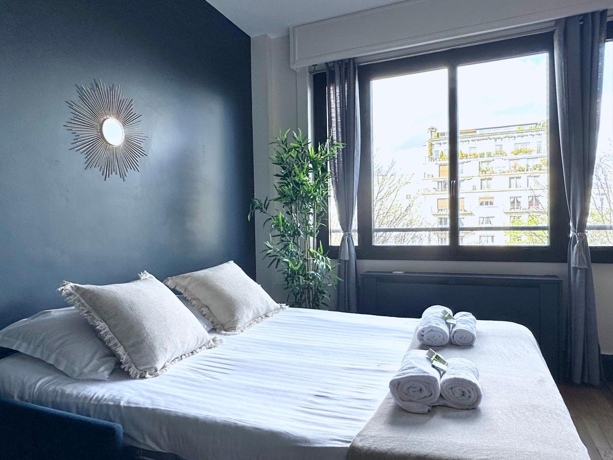 Stylish Apartment With A Balcony In Paris Exteriör bild