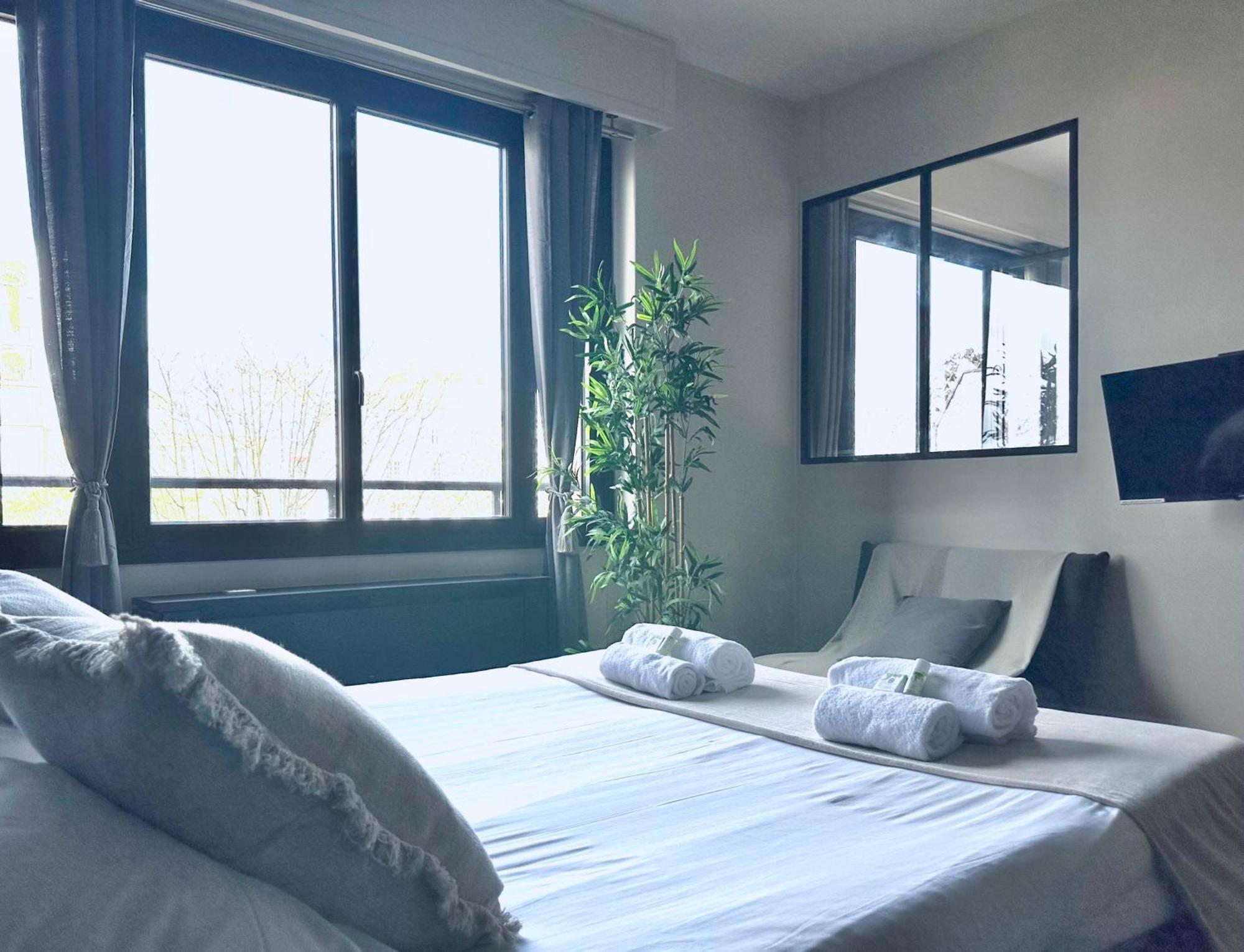Stylish Apartment With A Balcony In Paris Exteriör bild