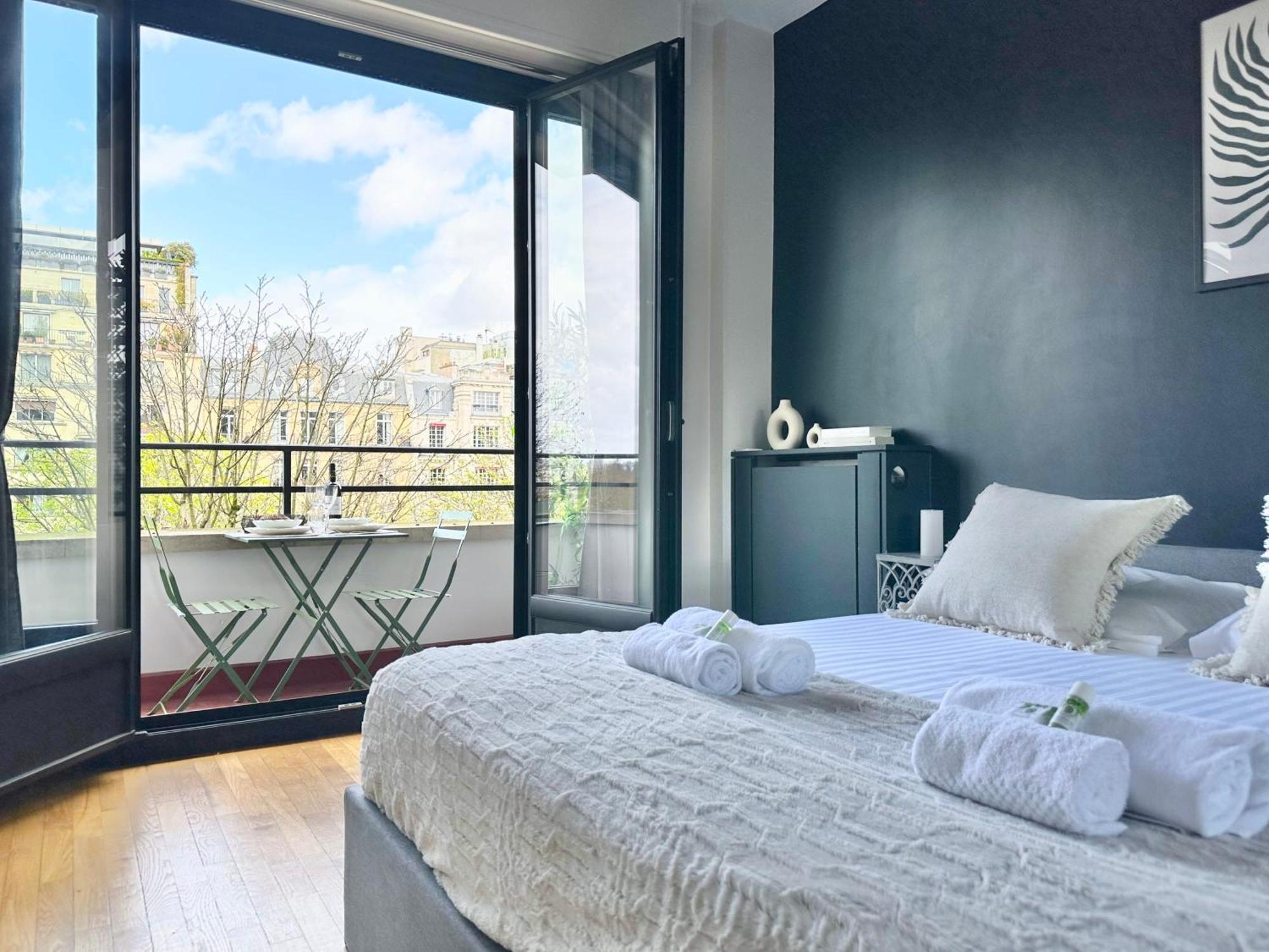 Stylish Apartment With A Balcony In Paris Exteriör bild