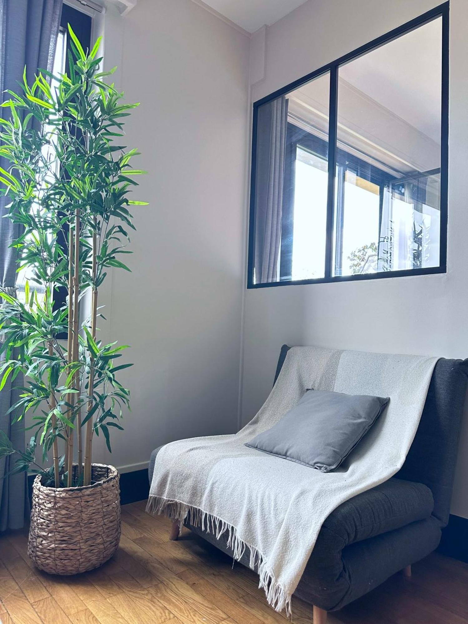Stylish Apartment With A Balcony In Paris Exteriör bild